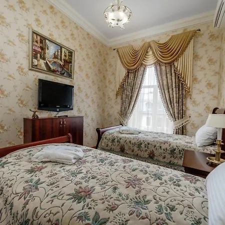 Queen Opera Apartment